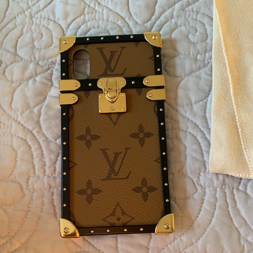 Louis Vuitton Eye Trunk Iphone Case with loops